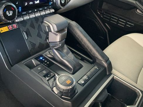 Used 2024 Toyota Tacoma Limited w/ Limited Package (LT) AWD/4WD image 18