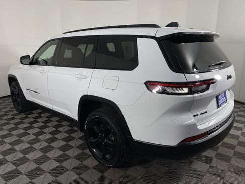 Used 2023 Jeep Grand Cherokee L Laredo image 9