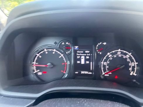 Used 2023 Toyota 4Runner SR5 Premium w/ Moonroof Package AWD/4WD image 9
