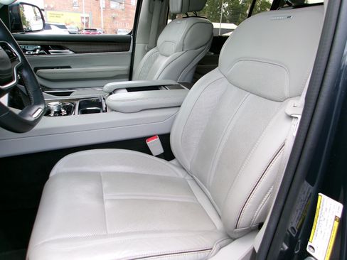 Used 2022 Jeep Grand Wagoneer Series II w/ Premium Group II AWD/4WD image 8