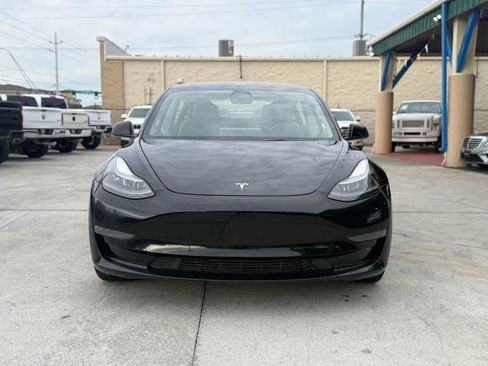 Used 2022 Tesla Model 3 Standard Range image 2