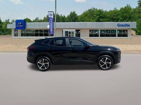 Used 2024 Chevrolet Trax RS w/ Sunroof Package FWD image 6