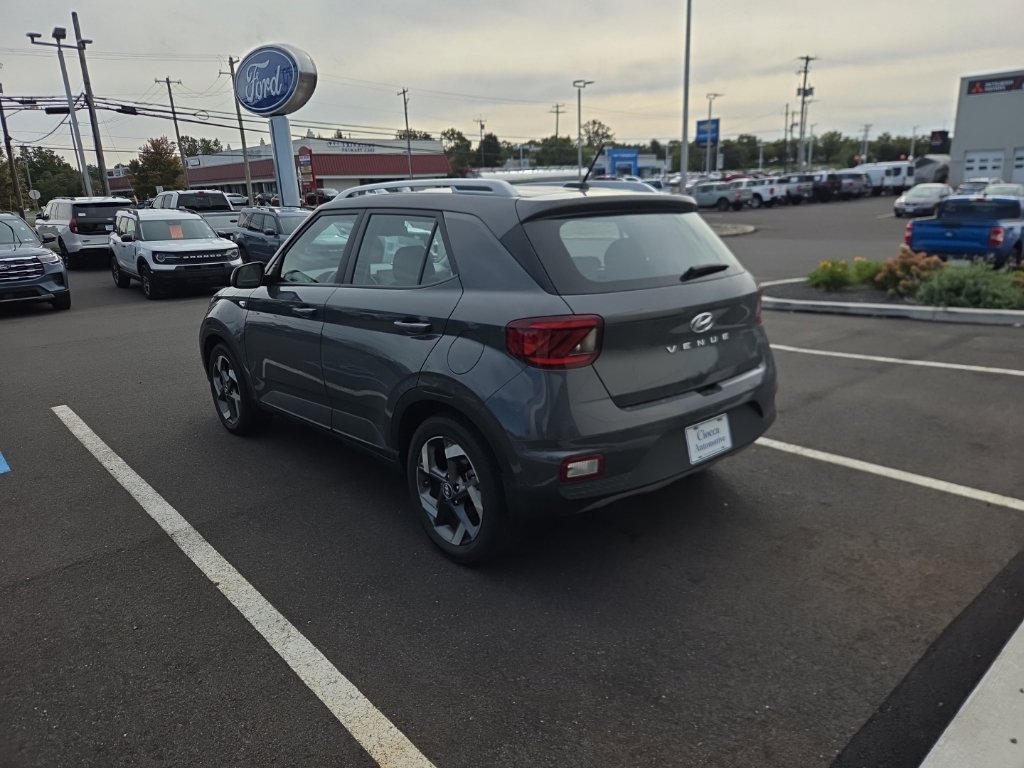 Used 2026 Hyundai Venue SEL FWD image 3