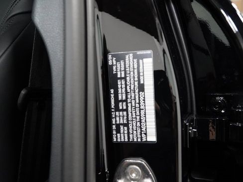 Used 2024 Porsche Macan S image 21