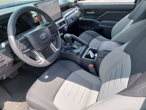 Certified 2025 Toyota Tacoma TRD Off-Road AWD/4WD image 19