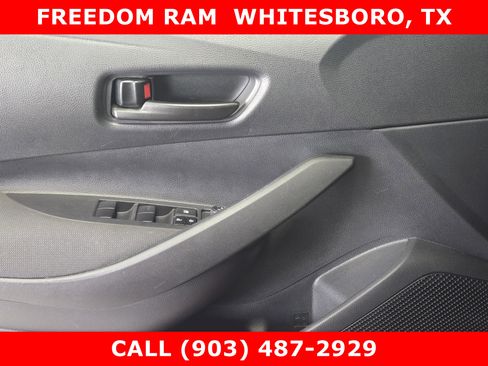 Used 2025 Toyota Corolla LE image 16