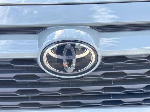 Used 2022 Toyota RAV4 XLE image 10