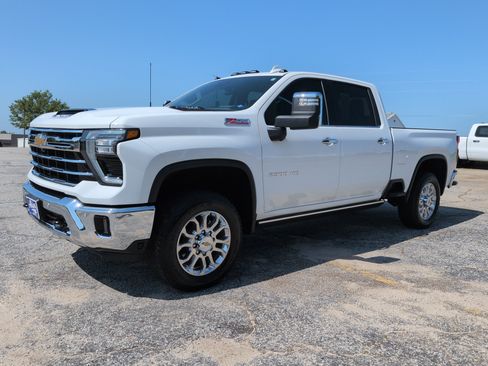 Used 2025 Chevrolet Silverado 2500 LTZ w/ LTZ Premium Package AWD/4WD image 6