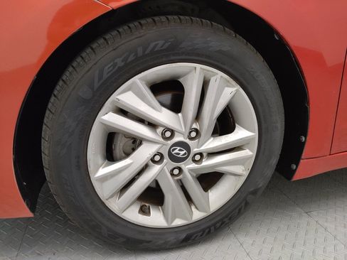 Used 2020 Hyundai Elantra SEL FWD image 31