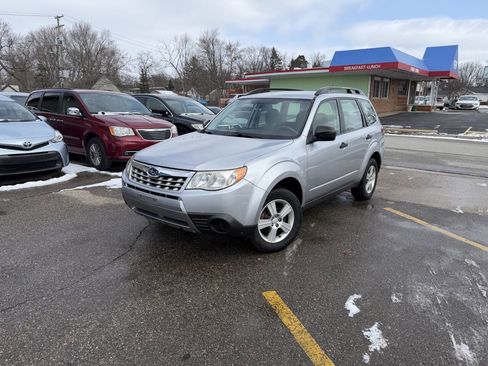 Used 2013 Subaru Forester 2.5X w/ Alloy Wheel Pkg image 2