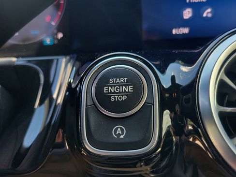 Certified 2025 Mercedes-Benz GLA 250 image 32