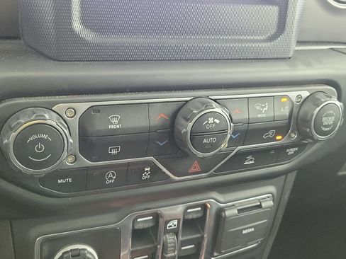Used 2023 Jeep Wrangler Unlimited Sport AWD/4WD image 28