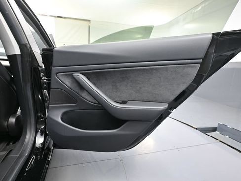 Used 2018 Tesla Model 3 Mid Range RWD image 37