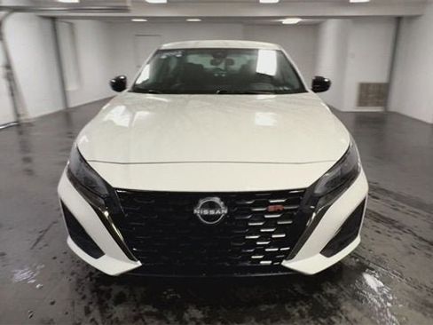 Used 2024 Nissan Altima 2.5 SR image 3