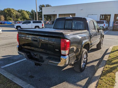 Used 2017 Toyota Tacoma SR5 image 18