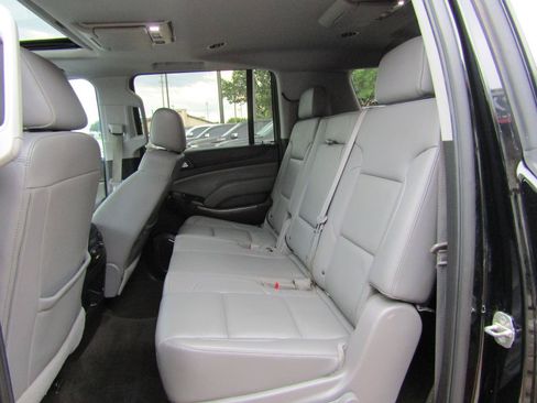 Used 2016 Chevrolet Suburban LT RWD image 10