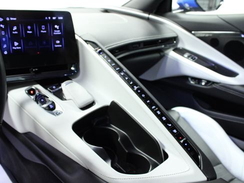 Used 2024 Chevrolet Corvette Stingray Preferred Conv w/ Z51 Performance Package RWD image 17