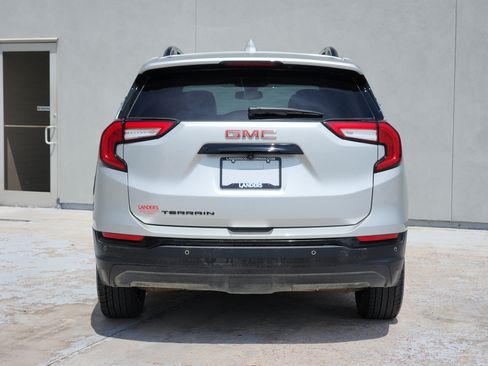 Used 2022 GMC Terrain SLT w/ Tech Package FWD image 7