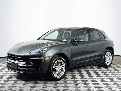 Used 2025 Porsche Macan image 1