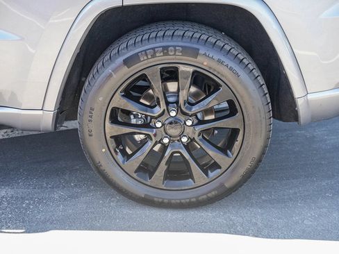 Used 2019 Jeep Grand Cherokee Altitude AWD/4WD image 10