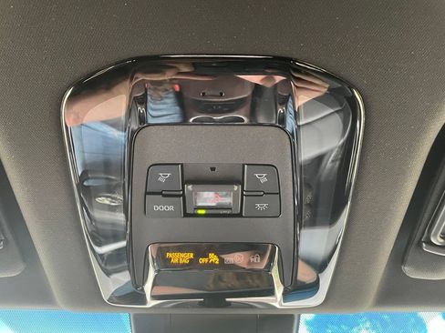 Used 2022 Toyota Venza XLE AWD/4WD image 26
