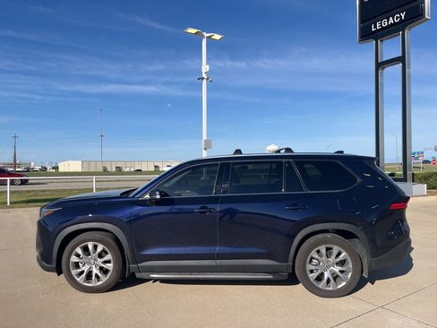 Used 2026 Toyota Grand Highlander Limited image 3