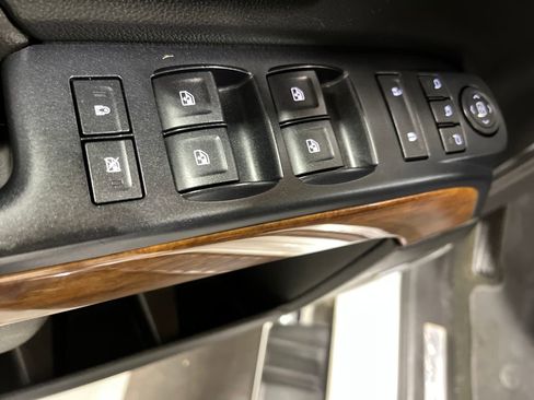 Used 2018 Chevrolet Silverado 1500 High Country image 17