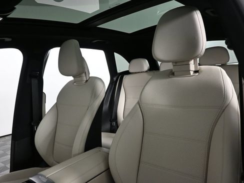 Used 2025 Mercedes-Benz GLC 300 image 5