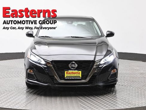 Used 2022 Nissan Altima 2.0 SR image 2