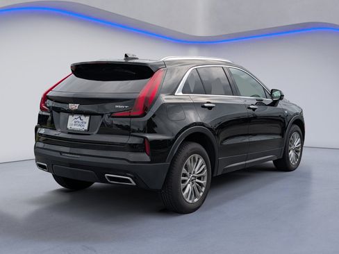 Used 2025 Cadillac XT4 Premium Luxury FWD image 6