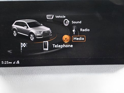 Used 2017 Audi Q7 3.0T Prestige w/ Prestige Package image 27