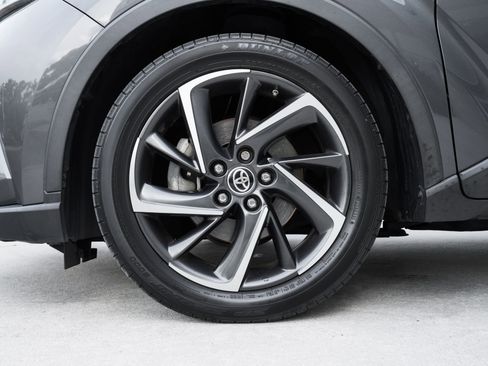 Used 2022 Toyota C-HR Limited FWD image 14
