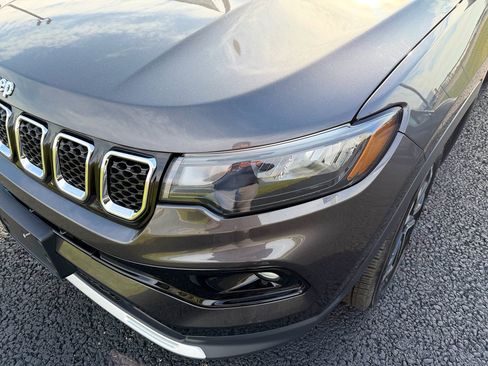 Used 2024 Jeep Compass Limited image 11