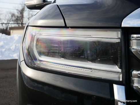 Used 2023 GMC Acadia SLE w/ Driver Convenience Package image 16