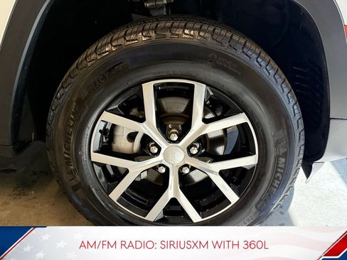 Used 2025 Jeep Grand Cherokee Limited w/ Luxury Tech Group II AWD/4WD image 3