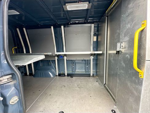 Used 2018 Mercedes-Benz Sprinter 2500 image 25
