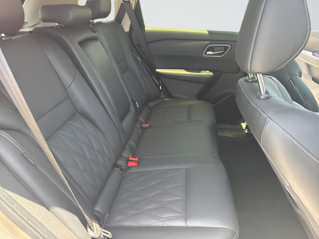 Used 2024 Nissan Rogue Platinum FWD image 37