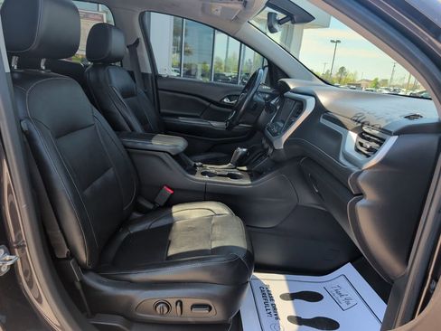 Used 2018 GMC Acadia SLT w/ LPO, Floor Liner Package FWD image 4