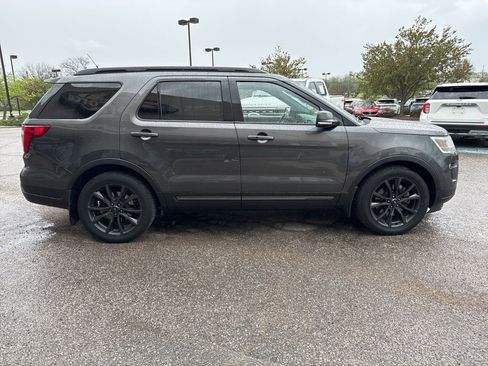 Used 2018 Ford Explorer XLT w/ Equipment Group 202A image 10