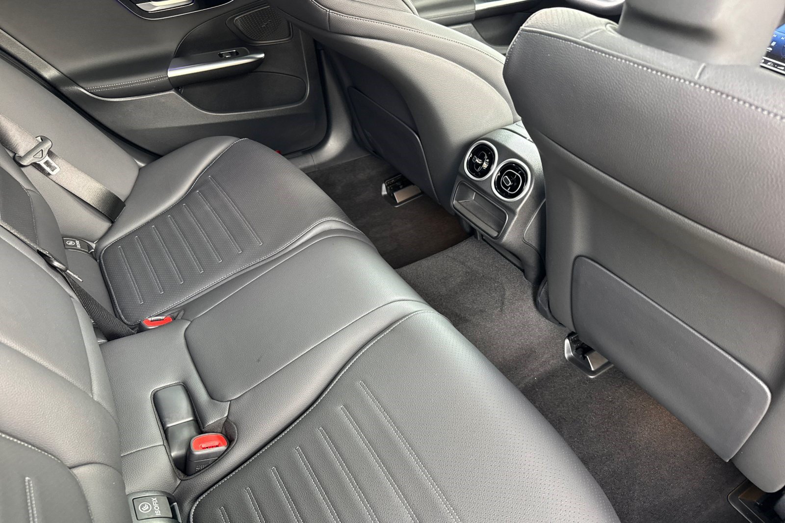 Used 2024 Mercedes-Benz C 300 Sedan image 32