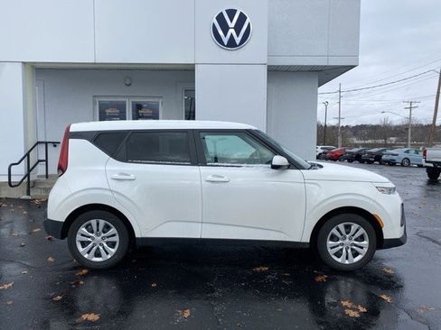 Used 2020 Kia Soul LX image 2