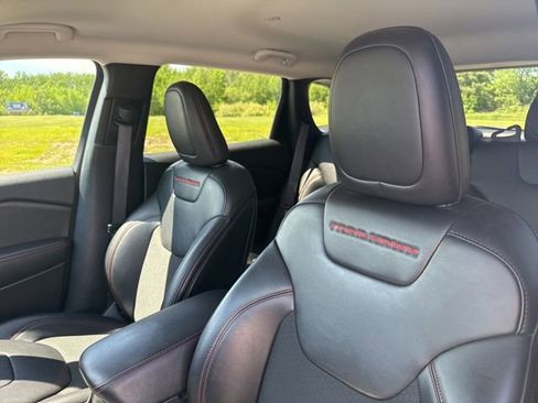 Used 2020 Jeep Cherokee Trailhawk w/ Cold Weather Group AWD/4WD image 14