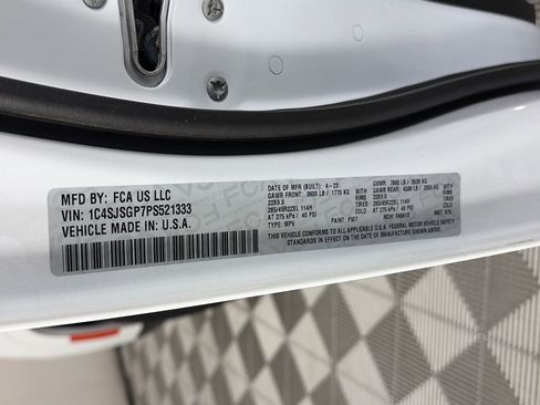 Used 2023 Jeep Grand Wagoneer L Series III w/ Rear Seat Video Group 1 image 9