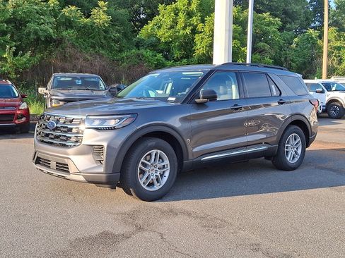 New 2025 Ford Explorer Active image 3