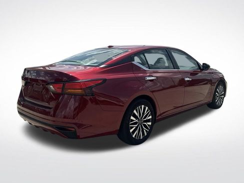 Used 2025 Nissan Altima 2.5 SV FWD image 5