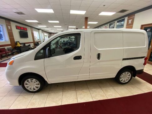 Used 2020 Nissan NV200 S image 2