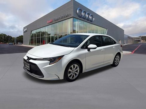 Used 2025 Toyota Corolla LE FWD image 1