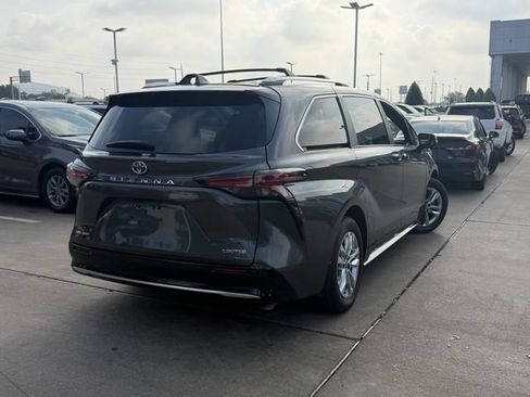 Used 2025 Toyota Sienna Limited AWD/4WD image 5