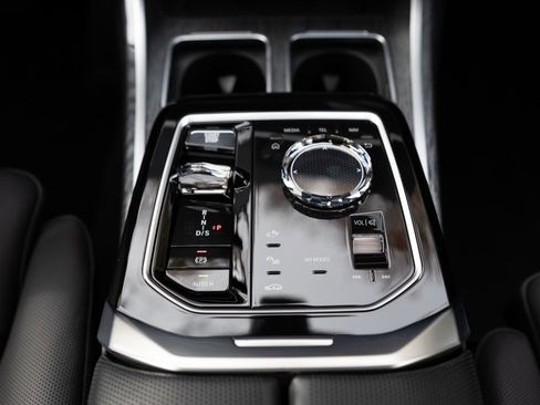 Used 2024 BMW 760i xDrive w/ Premium Package 2 image 36