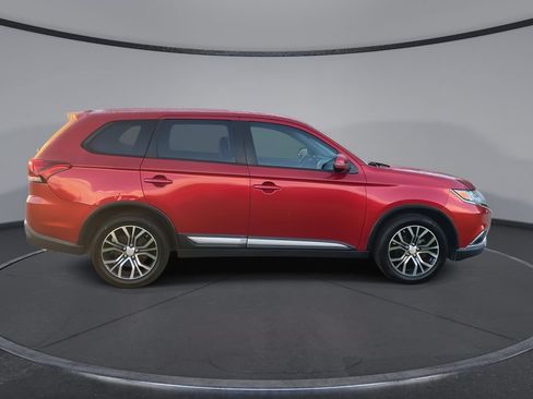 Used 2016 Mitsubishi Outlander SE FWD image 9